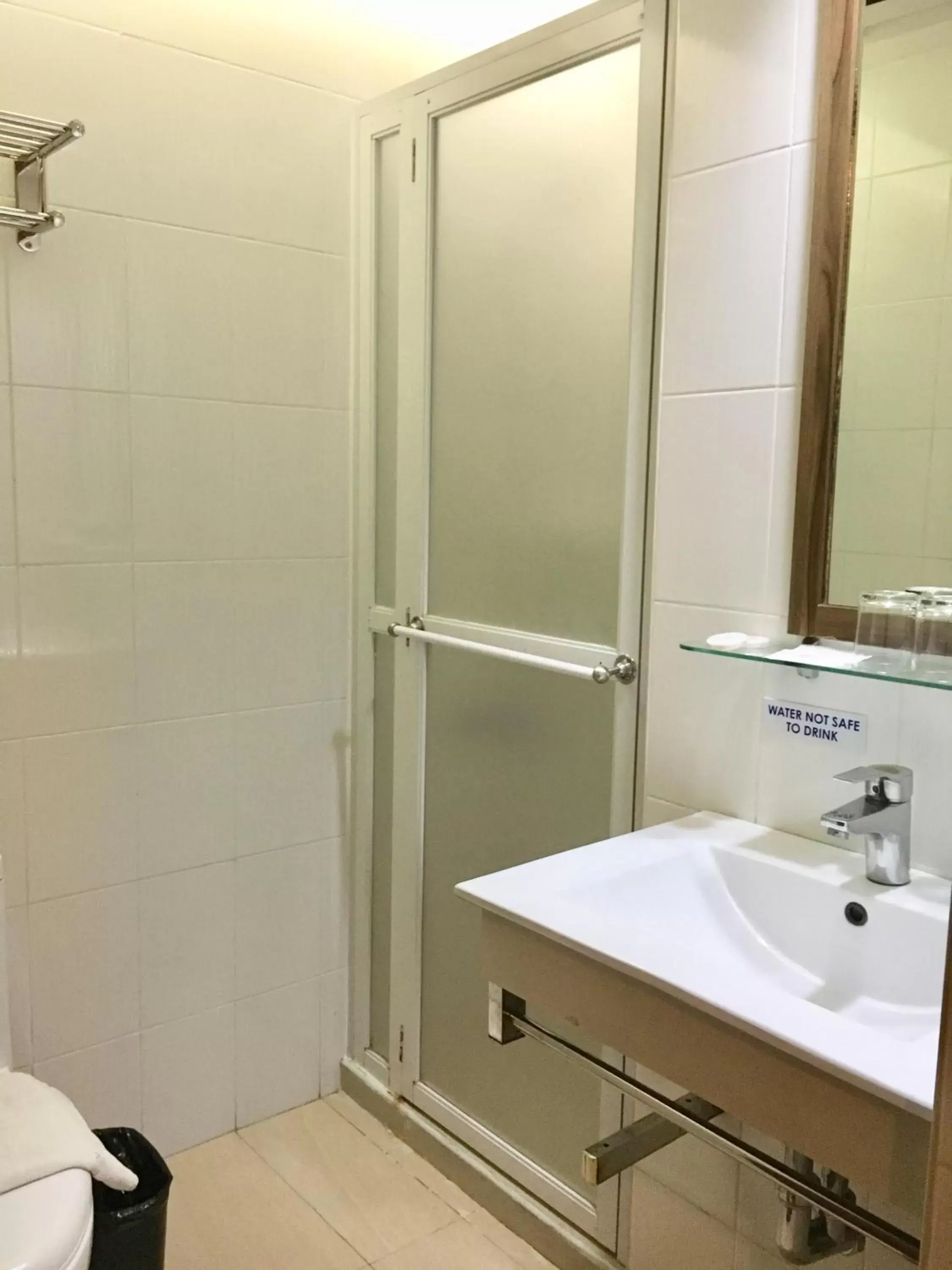 Toilet in Belian Hotel